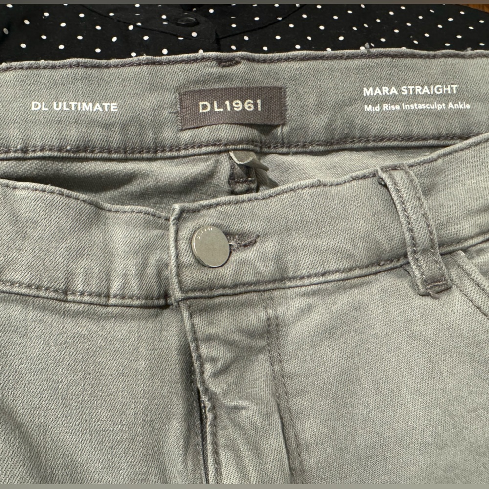DL1961 premium denim Mara jean Instasculpt Raw Hem Ankle Straight Leg size 31 10